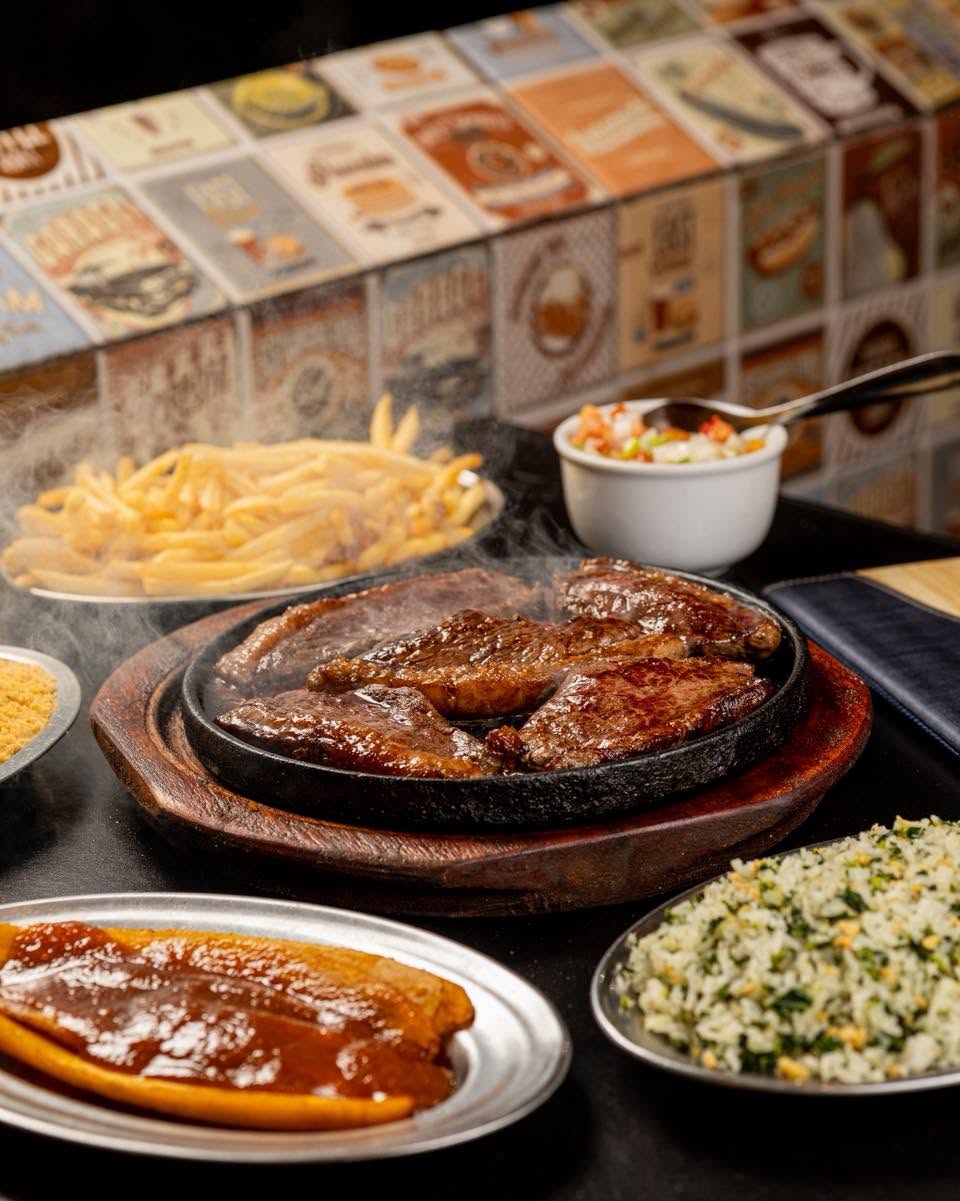 Picanha do Zé servida na chapa com acompanhamentos